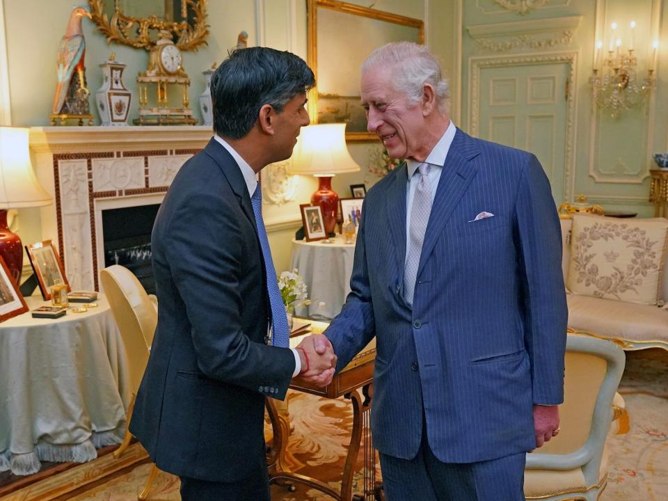 Charles III. trifft sich mit Premierminister Rishi Sunak zu ihrer ersten persönlichen Audienz seit der Krebsdiagnose des Königs. - Copyright: Jonathan Brady/Getty Images