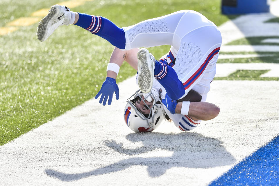 Buffalo Bills tight end Dawson Knox (88)catches a touchdown pass to score during the first half of an NFL football game against the Los Angeles Chargers, Sunday, Nov. 29, 2020, in Orchard Park, N.Y. (AP Photo/Adrian Kraus)