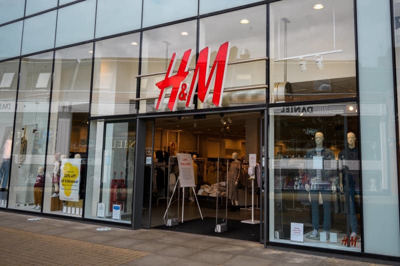 The frontage of H&M Clothes Shop in Bridgewater Way