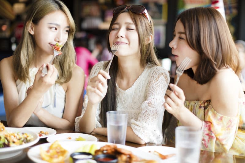 University food courts offer a great place to meet and bond with other students