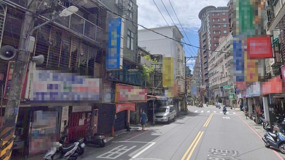 新北市中和發生機車撞行人的意外。（圖／翻攝自Google map）