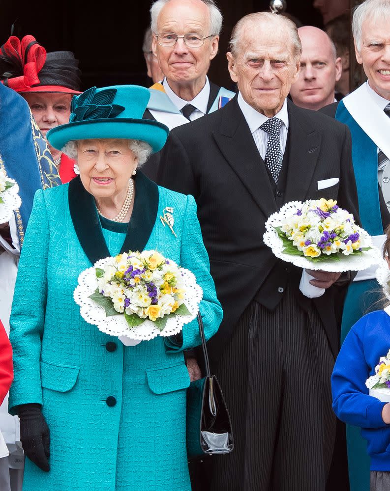 Queen Elizabeth Drives Without Seatbelt After Prince Philip's Crash