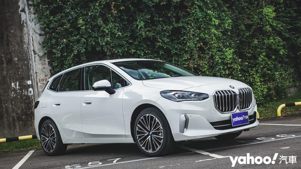 2022 BMW 220i Active Tourer Luxury都會試駕！大白饅頭是否依舊引人注目？