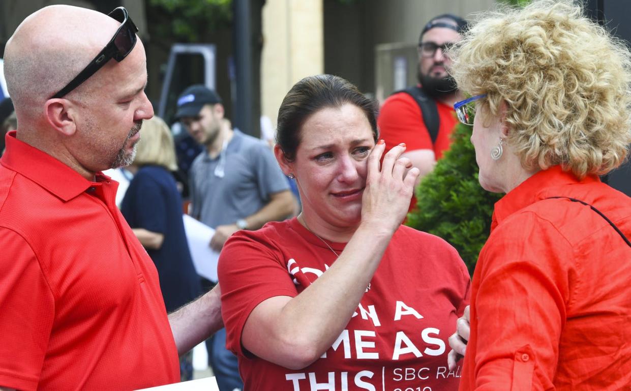 <span class="caption">A woman describes being abused sexually by a Southern Baptist minister, outside the Southern Baptist Convention's annual meeting in June 2019, in Birmingham, Ala. </span> <span class="attribution"><a class="link " href="https://newsroom.ap.org/detail/SouthernBaptist/2934709861314dabb90ae691b24a5d09/photo?Query=southern%20baptists&mediaType=photo&sortBy=&dateRange=Anytime&totalCount=658&currentItemNo=25" rel="nofollow noopener" target="_blank" data-ylk="slk:AP Photo/Julie Bennett;elm:context_link;itc:0;sec:content-canvas">AP Photo/Julie Bennett</a></span>