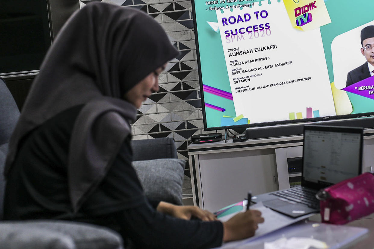 File picture shows SPM student Nurul Ain learning after the launch of Didik TV by the Prime Minister, at her house in Wangsamas, Kuala Lumpur, February 17, 2021. The Ministry of Education creates the channel for education TV broadcasts. — Picture by Hari Anggara