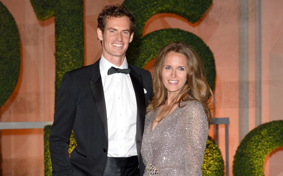 El campeón de tenis individual masculino de Wimbledon Andy Murray de Gran Bretaña y Kim Murray asisten a la Cena de Campeones de Wimbledon 2016 en el Guild Hall el 10 de julio de 2016 en Londres, Inglaterra