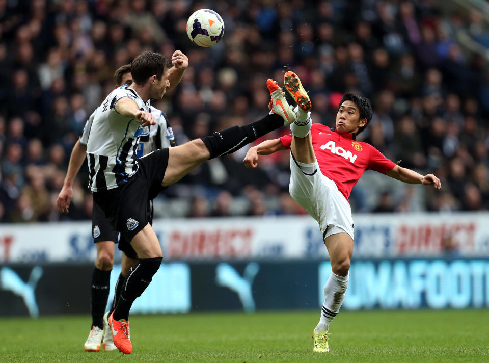 Manchester United's Shinji Kagawa, right, vies for the ball with Newcastle United's Mike Williamson, left, during their English Premier League soccer match at St James' Park, Newcastle, England, Saturday, April 5, 2014. (AP Photo/Scott Heppell)