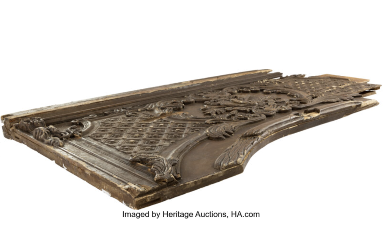 According to Heritage Auctions, the door that Jack and Rose float on at the end of 
