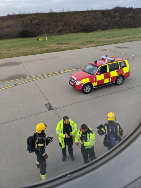 Police and fire crews prepare to board the plane (@NurseMagdalena)