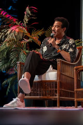 <p>Vibee</p> Lionel Richie Dancing on the Sand Q&A