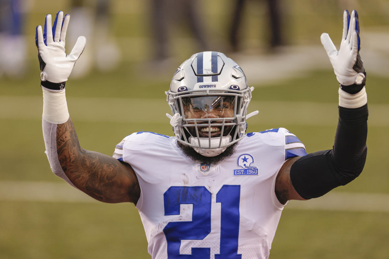 CINCINNATI, OH - DECEMBER 13: Ezekiel Elliott #21 of the Dallas Cowboys acknowledges Ohio State fans following the game against the Cincinnati Bengals at Paul Brown Stadium on December 13, 2020 in Cincinnati, Ohio. (Photo by Michael Hickey/Getty Images)