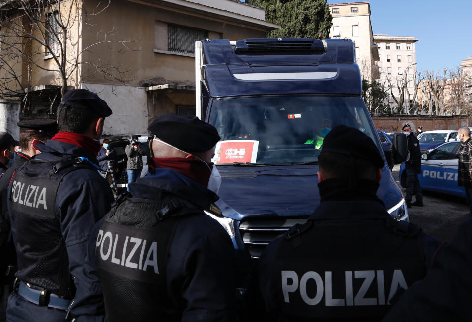 Brindisi, rapina a portavalori: spariti 100mila euro di pensioni(AP Photo/Domenico Stinellis)