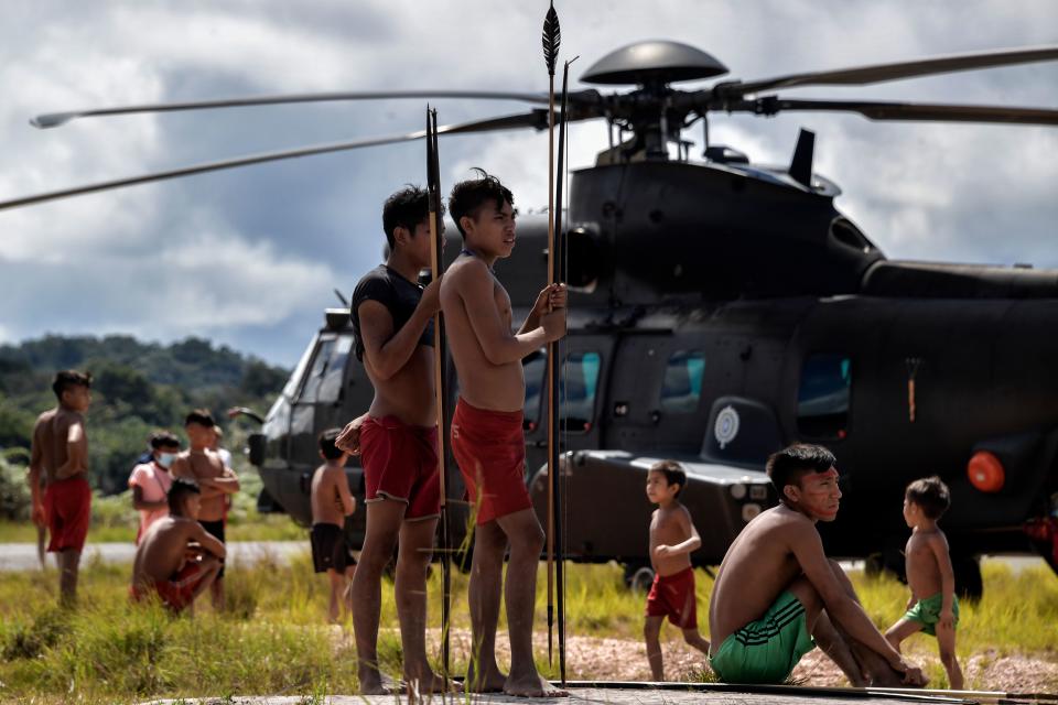 Para intentar detener la expansión del coronavirus entre los yanomamis y otras comunidades indígenas del Amazonas, el Gobierno de Brasil ha enviado al ejército. (Foto: Nelson Almeida / AFP / Getty Images).