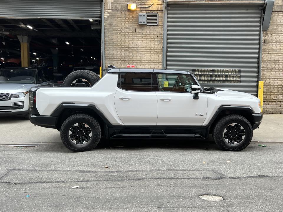 GMC Hummer EV pickup (credit: Pras Subramanian)