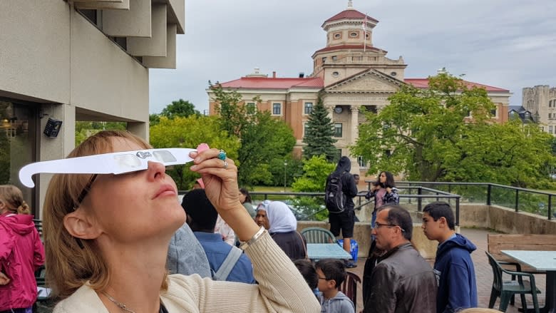 'Worth the wait': Eclipse makes appearance in Winnipeg despite clouds