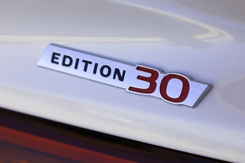 Edition 30特仕車於車身配置專屬字樣銘牌。