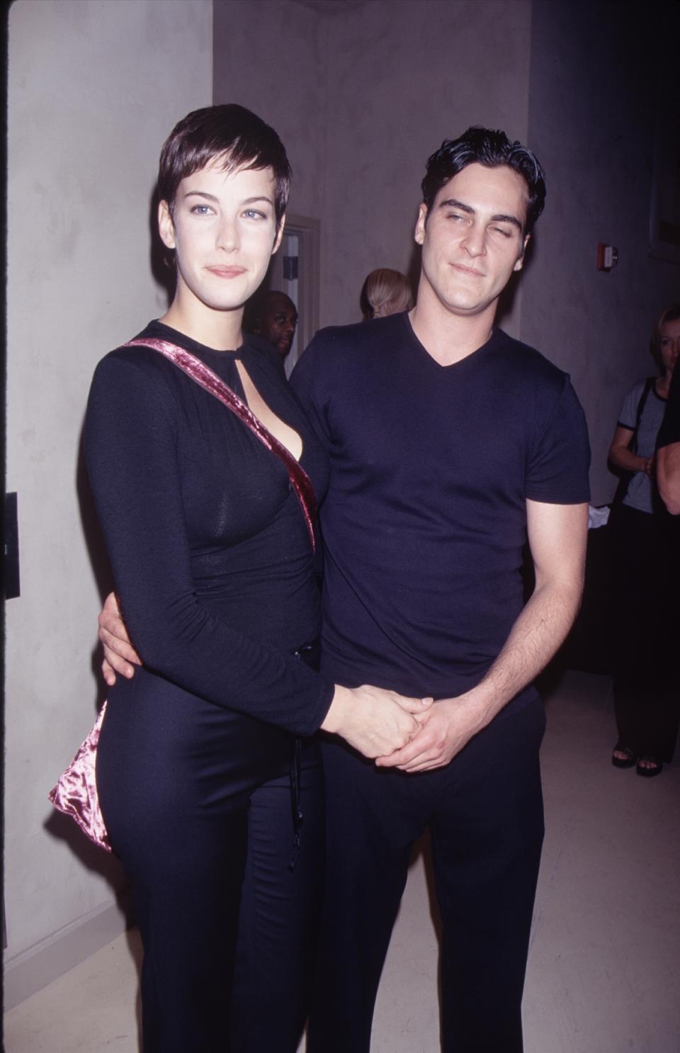 Volvió en 1995, aunque con un carácter más seco y muy receloso con la prensa, con la que nunca quiso hablar de su hermano. Fue en aquella época cuando inició un romance con Liv Tyler, con la que rompió en 1998. (Foto: The LIFE Picture Collection / Getty Images).