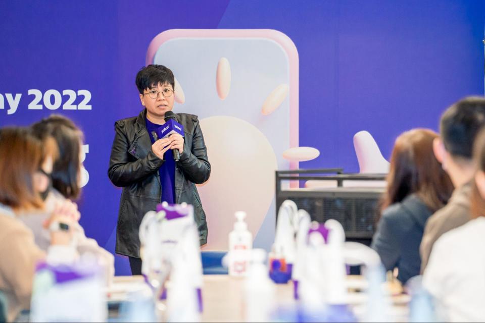 Eudora Li , Director , Partner & Supply Management ,Yahoo