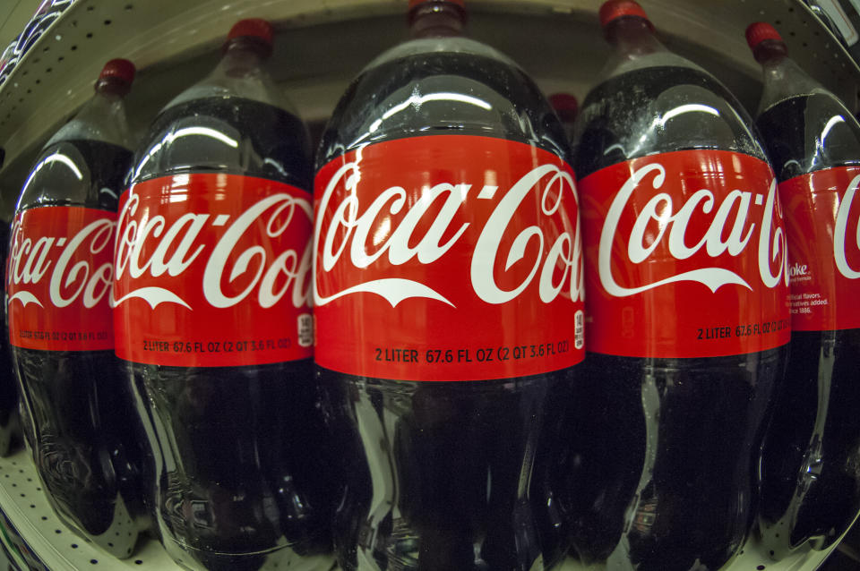 Allein Coca-Cola produziert drei Millionen Tonnen Plastik pro Jahr (Bild: Getty Images)