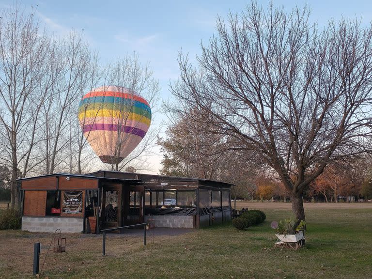 ¿Qué tal regalarse un día de campo con show de globo aerostático incluido?