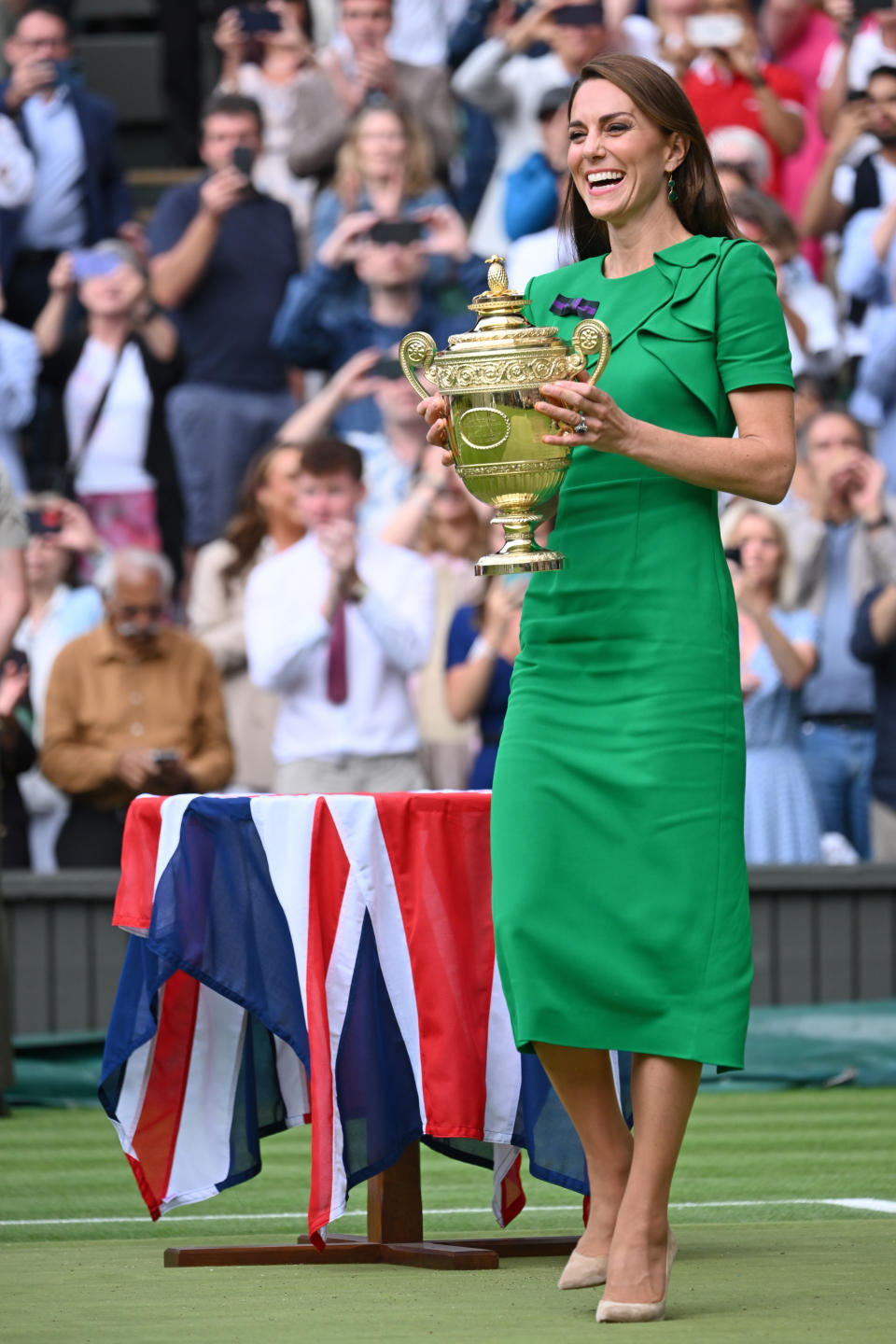 Kate Middleton donning Roland Mouret's Short Sleeve Stretch Cady Midi Dress (Getty Images). 