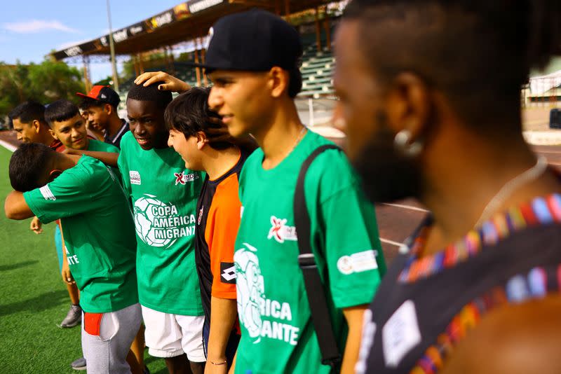 Migrantes en espera de cruzar a Estados Unidos participan en un torneo en Ciudad Juárez