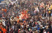 <p>Lakshmi viaja en camello durante la procesión religiosa.<br><br>Foto: REUTERS/Jitendra Prakash </p>