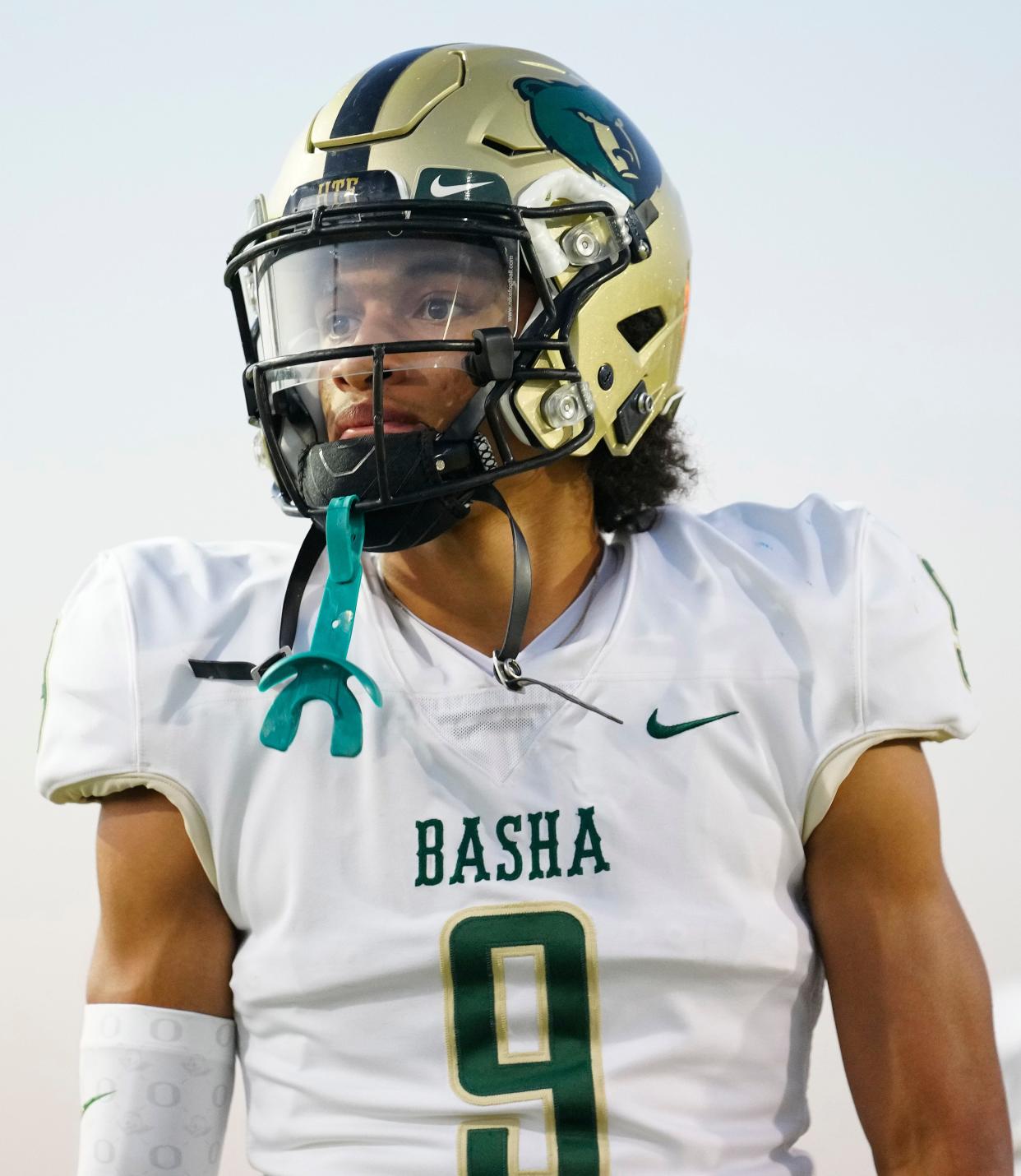 Basha quarterback Demond Williams Jr. (9) warms up with his teammates prior to a game against Hamilton at Hamilton High School in Chandler on Oct. 6, 2023.