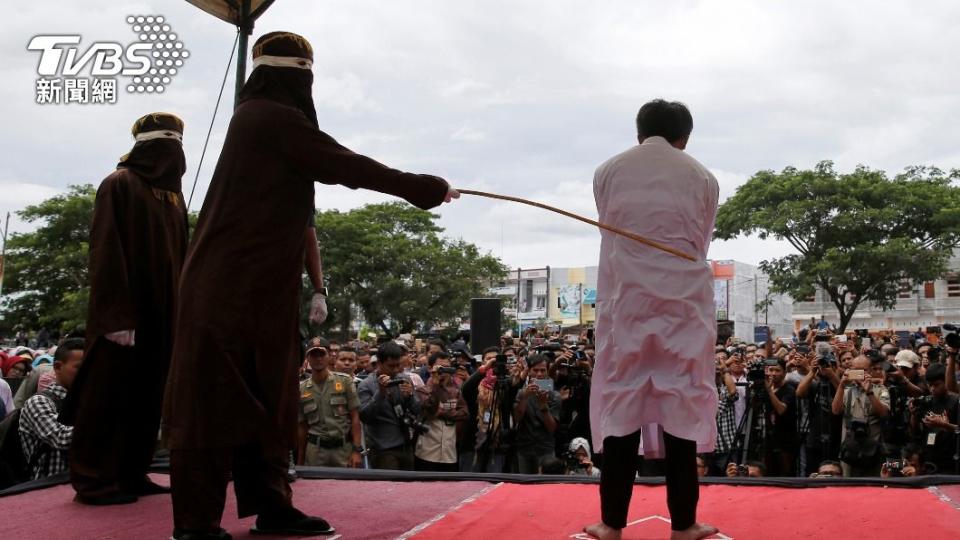 印尼一名公務員外遇被判鞭刑100下。（示意圖，非當事人／達志影像路透社）