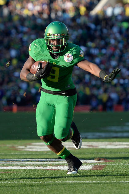 Jan 1, 2015; Pasadena, CA, USA; Oregon Ducks running back Byron Marshall (9) runs the ball during the first half of the 2015 Rose Bowl college football game against the Florida State Seminoles at Rose Bowl. (Kelvin Kuo-USA TODAY Sports)