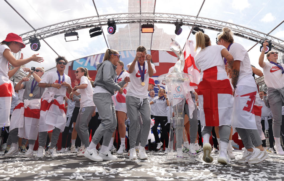 England players sing Sweet Caroline on stage during a fan celebration to commemorate England's historic UEFA Women's EURO 2022 triumph in Trafalgar Square, London. Picture date: Monday August 1, 2022.