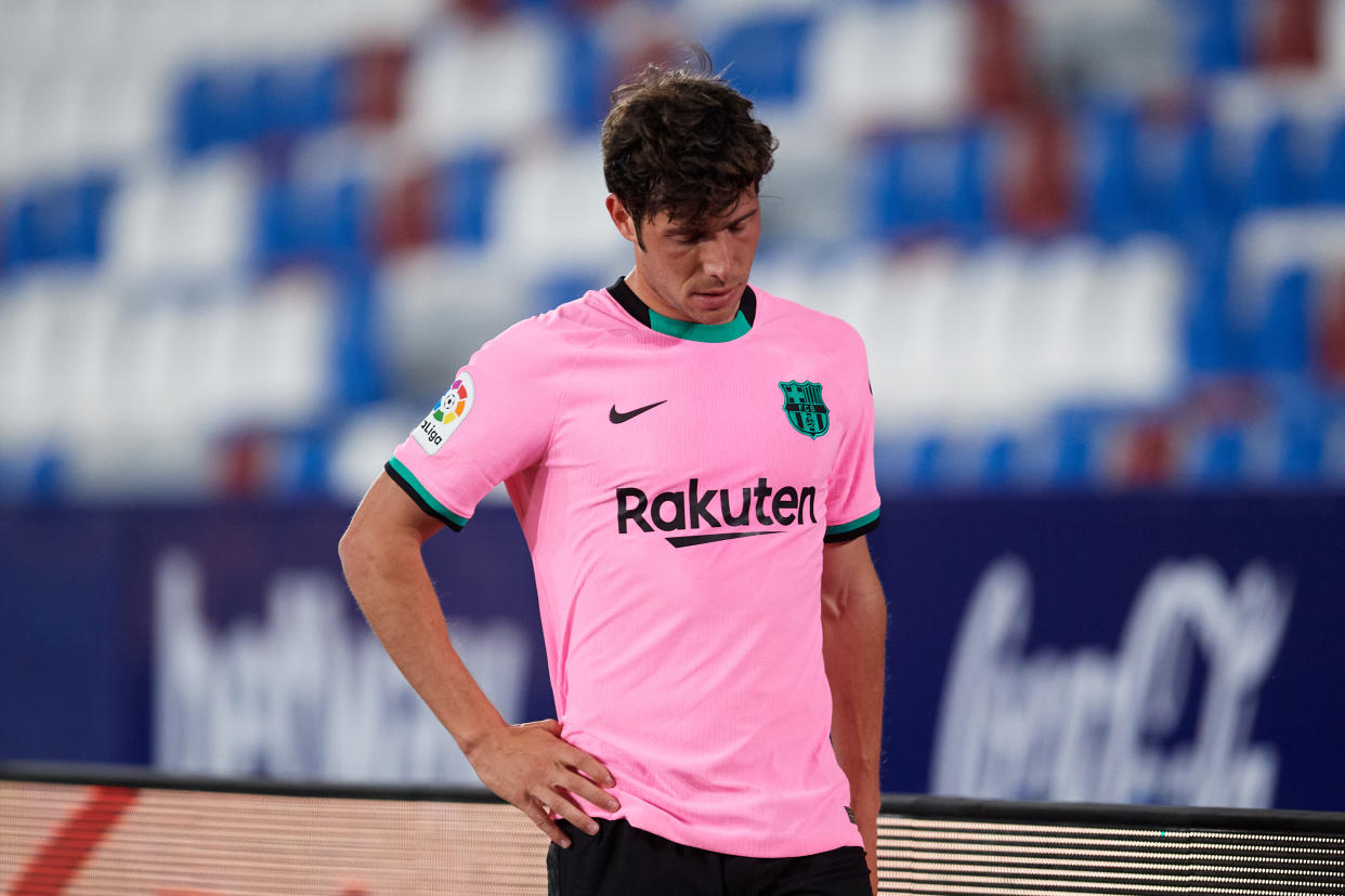 VALENCIA, SPAIN - MAY 11: Sergi Roberto of FC Barcelona looks dejected after being substituted during the La Liga Santander match between Levante UD and FC Barcelona at Ciutat de Valencia Stadium on May 11, 2021 in Valencia, Spain. Sporting stadiums around Spain remain under strict restrictions due to the Coronavirus Pandemic as Government social distancing laws prohibit fans inside venues resulting in games being played behind closed doors. (Photo by Alex Caparros/Getty Images)