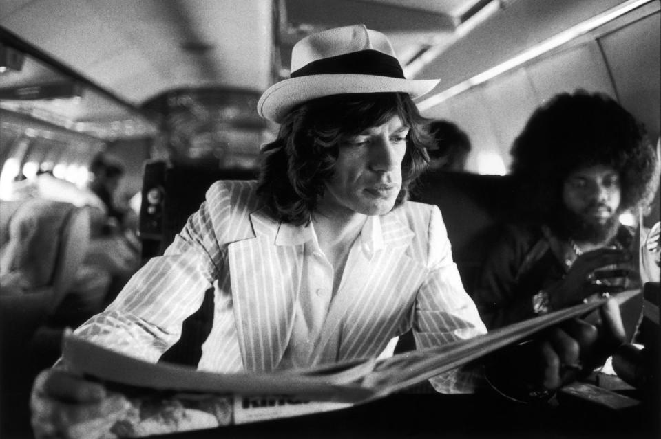 These Photos of Celebrities on Planes in the '70s Make Flying Actually Look Fun