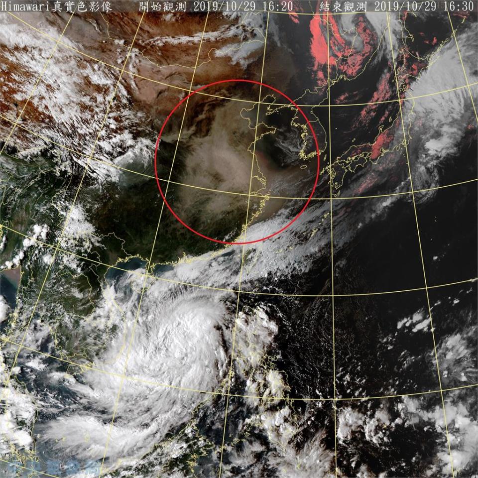 從氣象局衛星雲圖可明顯看到中國沙塵暴肆虐（圖中紅圈處）