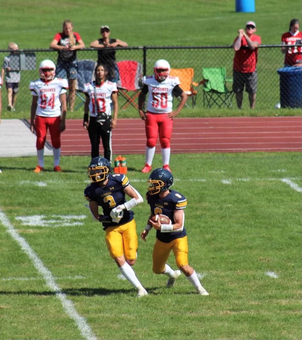 Highland's Joshua Bishop takes the handoff for a run against Liberty during a Sept. 2, 2023 football game.