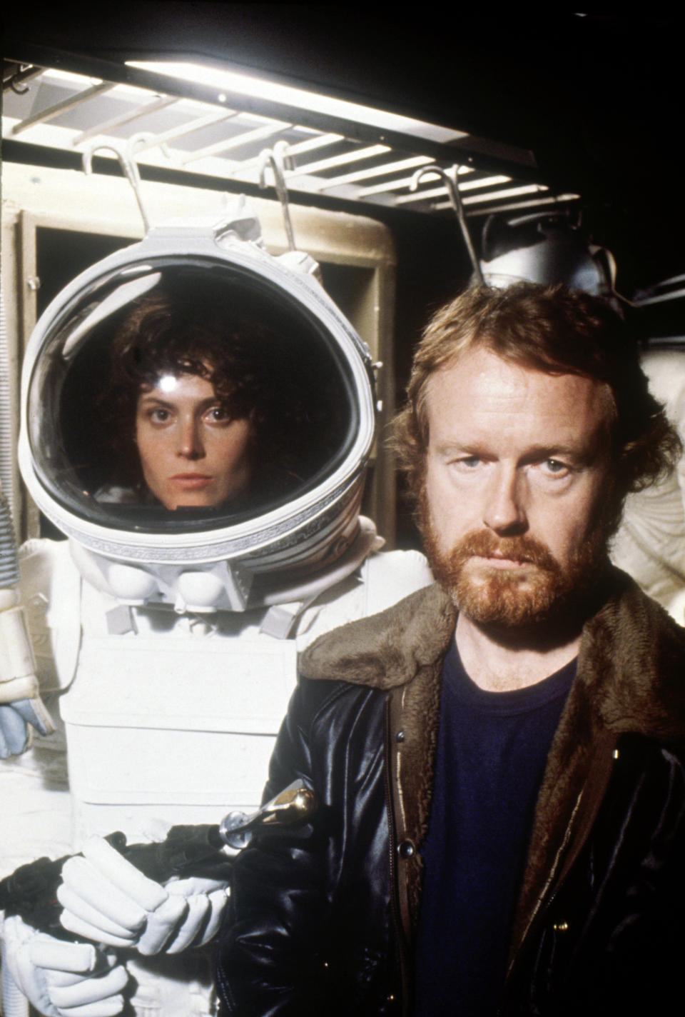 La actriz estadounidense Sigourney Weaver con el director Ridley Scott en el plató de su película Alien. (Foto de Sunset Boulevard/Corbis a través de Getty Images)