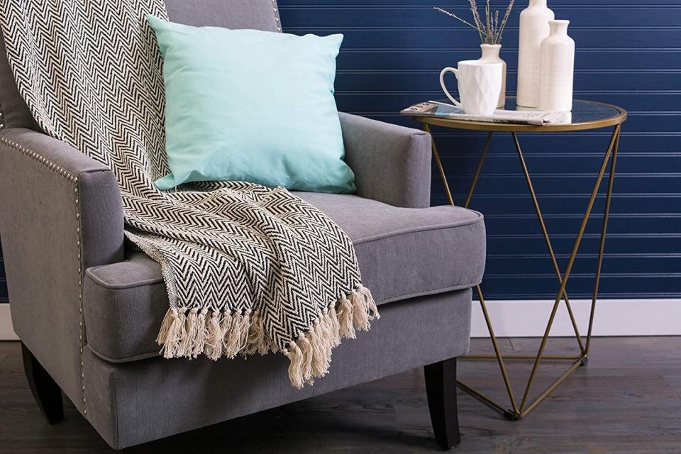 22) Rustic Farmhouse Throw Blanket