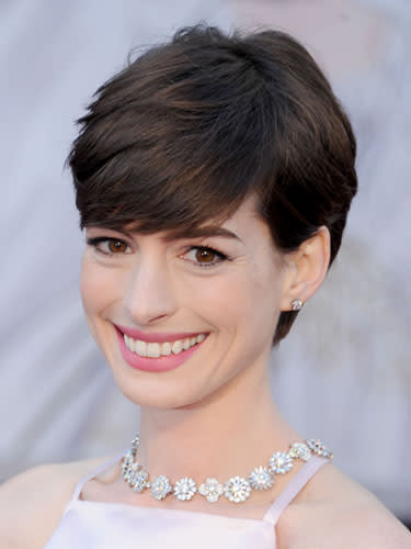 Short: Anne Hathaway