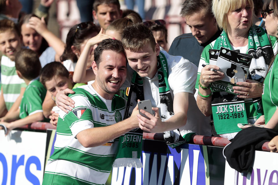 Football - Dunfermline Athletic v Celtic - Jock Stein 30th Anniversary Charity Match - East End Park - 6/9/15
Celtic Legends' Martin Compston poses with fans after the game
Action Images via Reuters / Graham Stuart
Livepic
EDITORIAL USE ONLY.