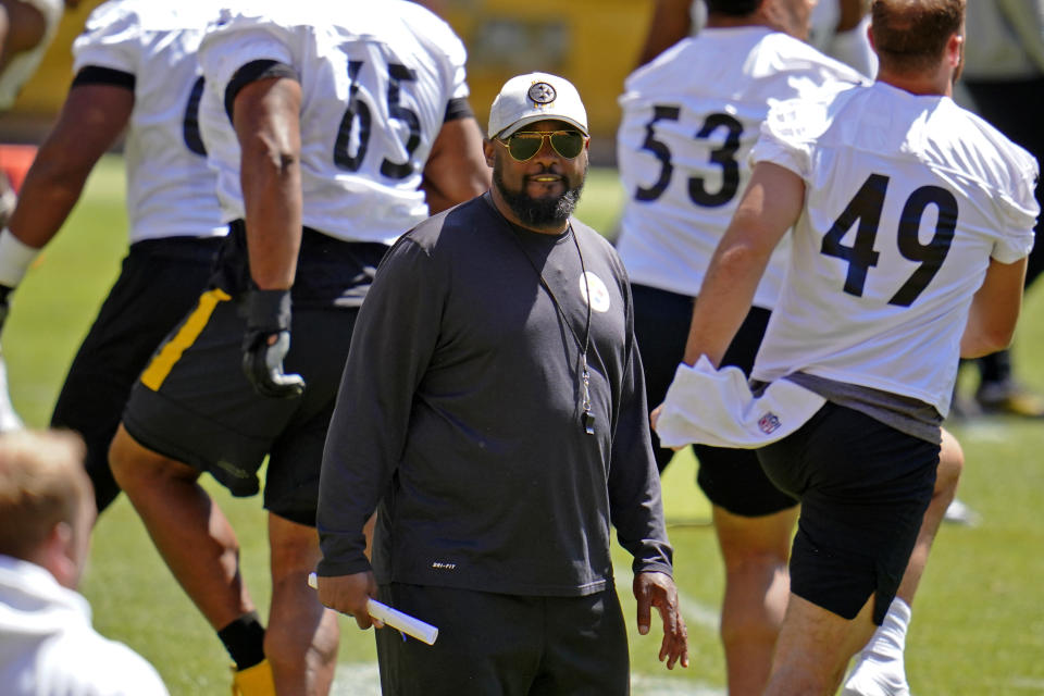 Pittsburgh Steelers head coach Mike Tomlin, center, works during the team's NFL minicamp football practice in Pittsburgh, Thursday, June 17, 2021. (AP Photo/Gene J. Puskar)