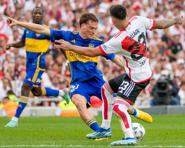 Saralegui en acción, en el Monumental (Javier García Martino / @BocaJrsOficial)