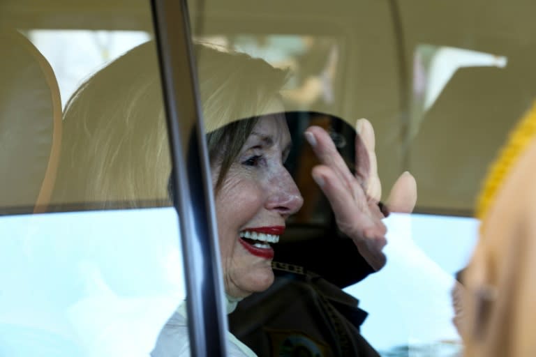 Eine Delegation hochrangiger US-Abgeordneter hat sich in Indien mit dem Dalai Lama und der tibetischen Exil-Regierung getroffen, darunter die frühere Sprecherin des Repräsentantenhauses, Nancy Pelosi. Der Besuch wurde von China heftig kritisiert. (Sanjay BAID)