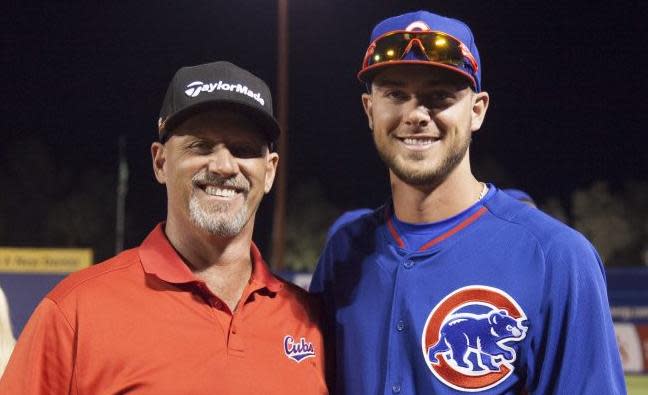 Mike and Kris Bryant have a great father-son relationship. (AP)