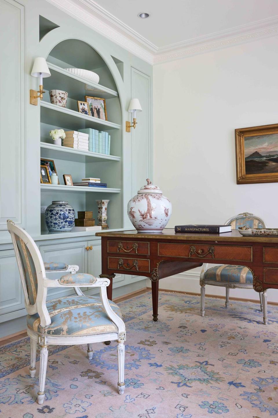 Proving that “pretty is still relevant,” Caitlin Wilson refreshes traditional French seating with romantic floral upholstery in gold and blue—the perfect complement to the elegant antique desk