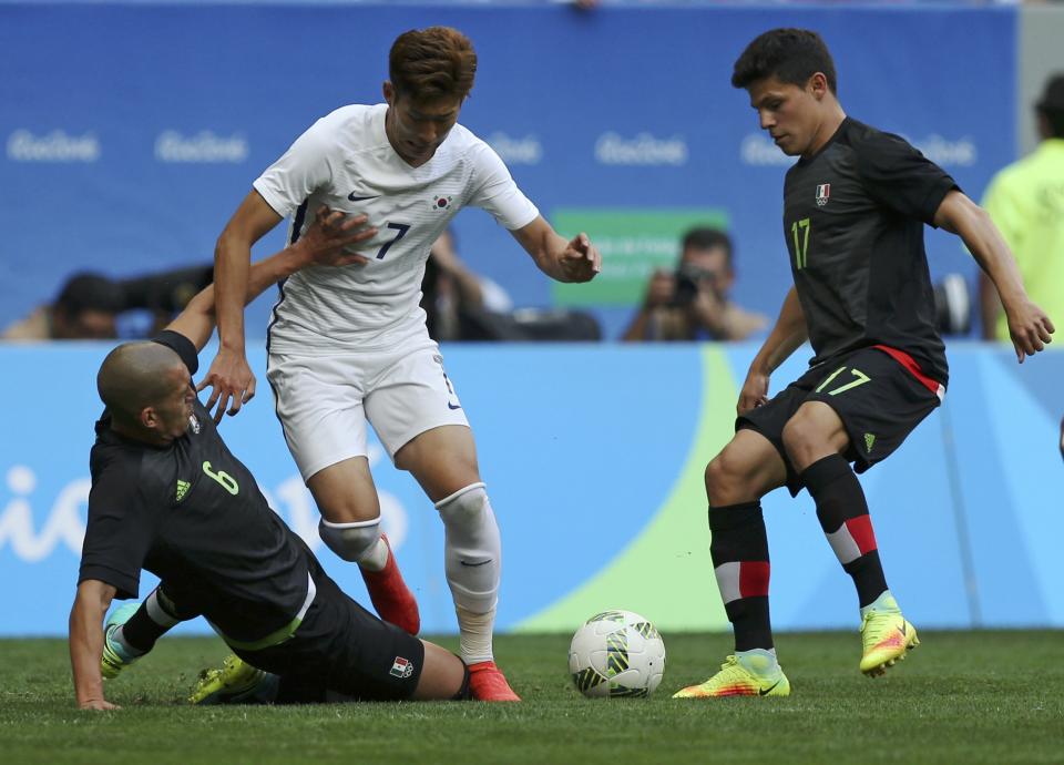 Football - Men's First Round - Group C South Korea v Mexico