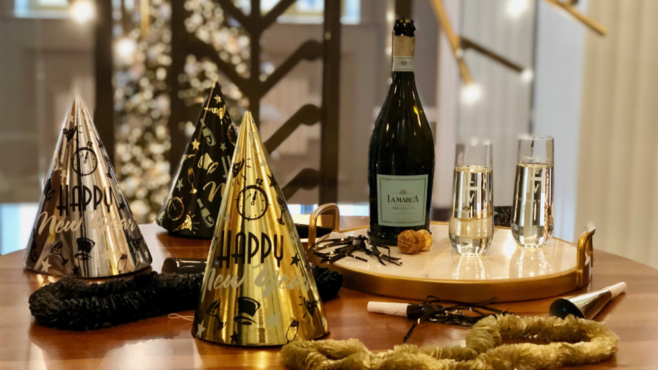 <em>Hotel LeVeque’s Starry Night New Year’s Eve Package includes luxury accommodations in a guestroom, a celebration in the lobby featuring live music and more. (Courtesy Photo/Hotel LeVeque) </em>