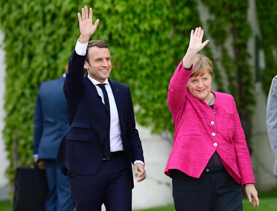 <p>Unauffällig-auffällig: Angela Merkel mit dem französischen Präsidenten Emmanuel Macron 2017.</p> 