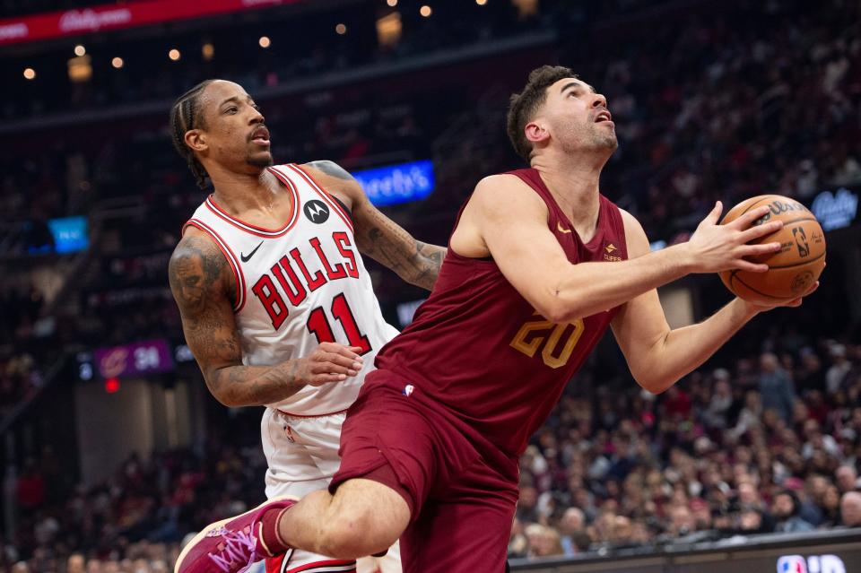 Cleveland Cavaliers' Georges Niang (20) drives to the basket past Chicago Bulls' DeMar DeRozan (11) during the first half Wednesday in Cleveland.