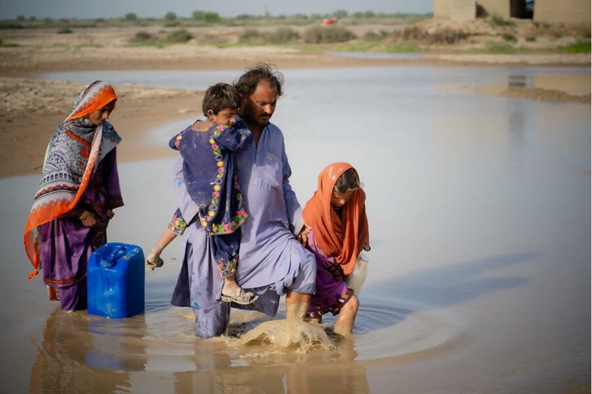 A family in Lasbela, Balochistan, who are among millions whose lives were turned upside down by the recent floods in Pakistan (WFP/Balach Jamali)