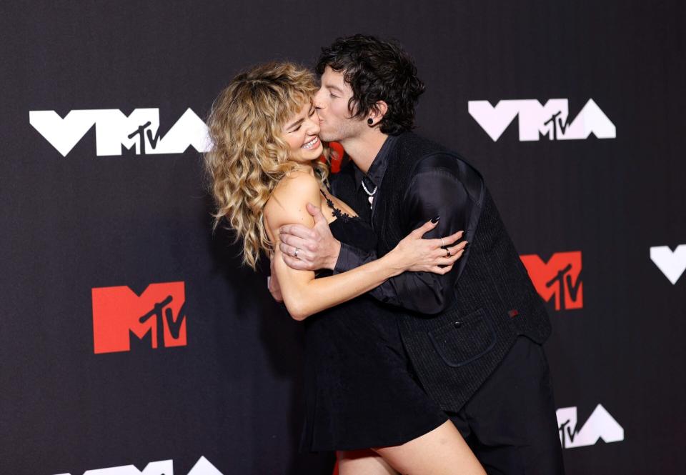 Debby Ryan Josh Dun VMAs Red Carpet PDA